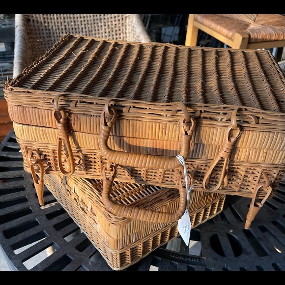 (1) Vintage Farmhouse Wicker 🧺 Picnic Baskets/Multi-use - Picture 2 of 7